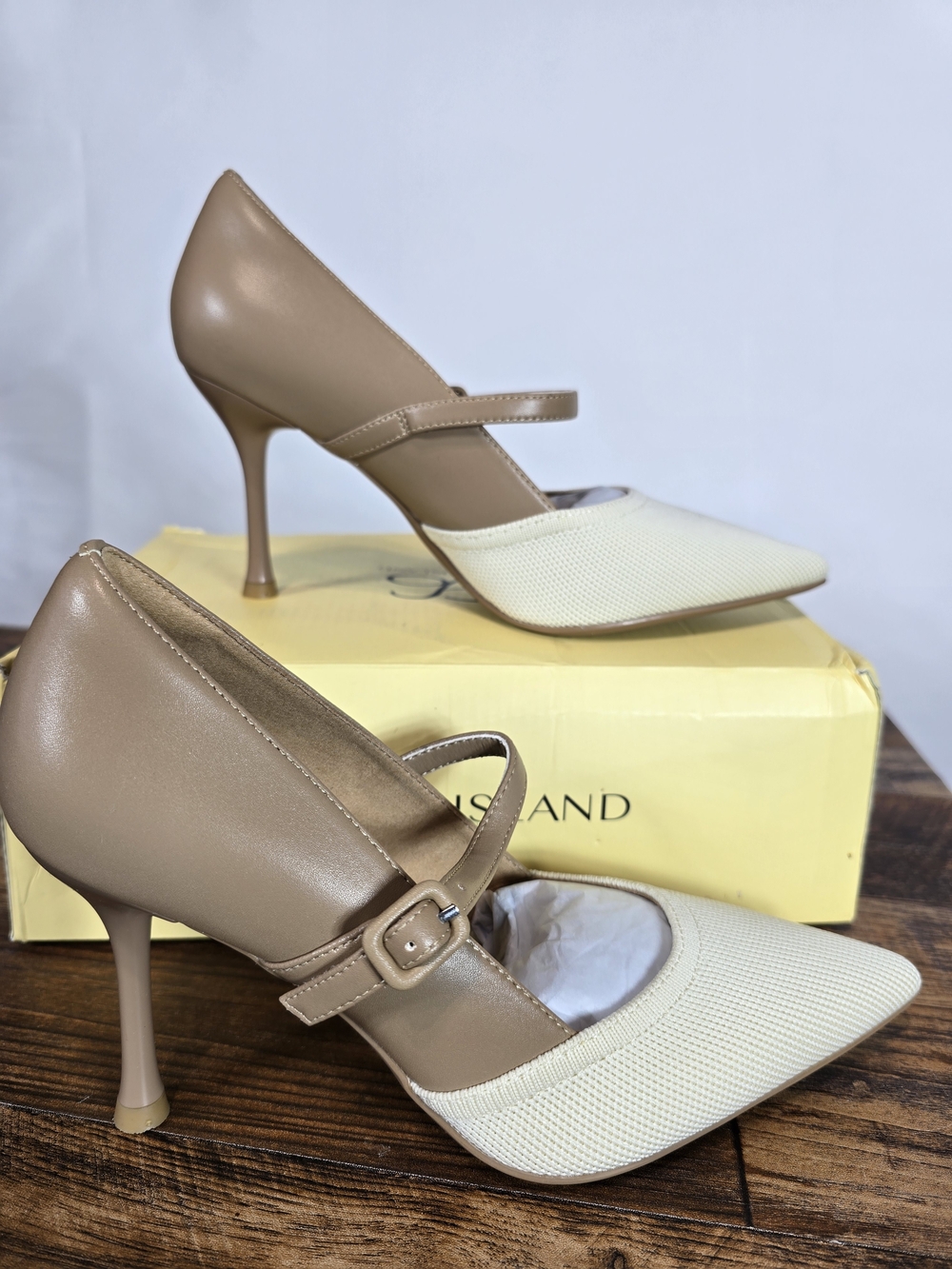 Cosy Island Beige and Cream Mary Jane Pointed Toe Heels Size 6.5